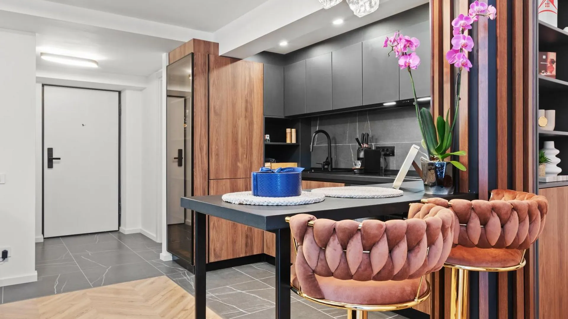 ブカレストNoa Boutique Beautiful Penthouse With Private Parkingアパートメント ブカレスト